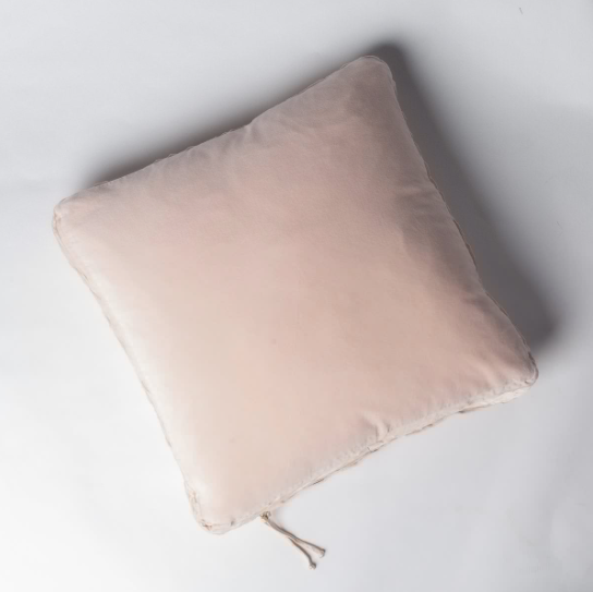 http://www.chartreusepear.com/cdn/shop/products/Harlow-24x24-Throw-Pillow-Pearl-Bella-Notte-Linens_grande.png?v=1644082656